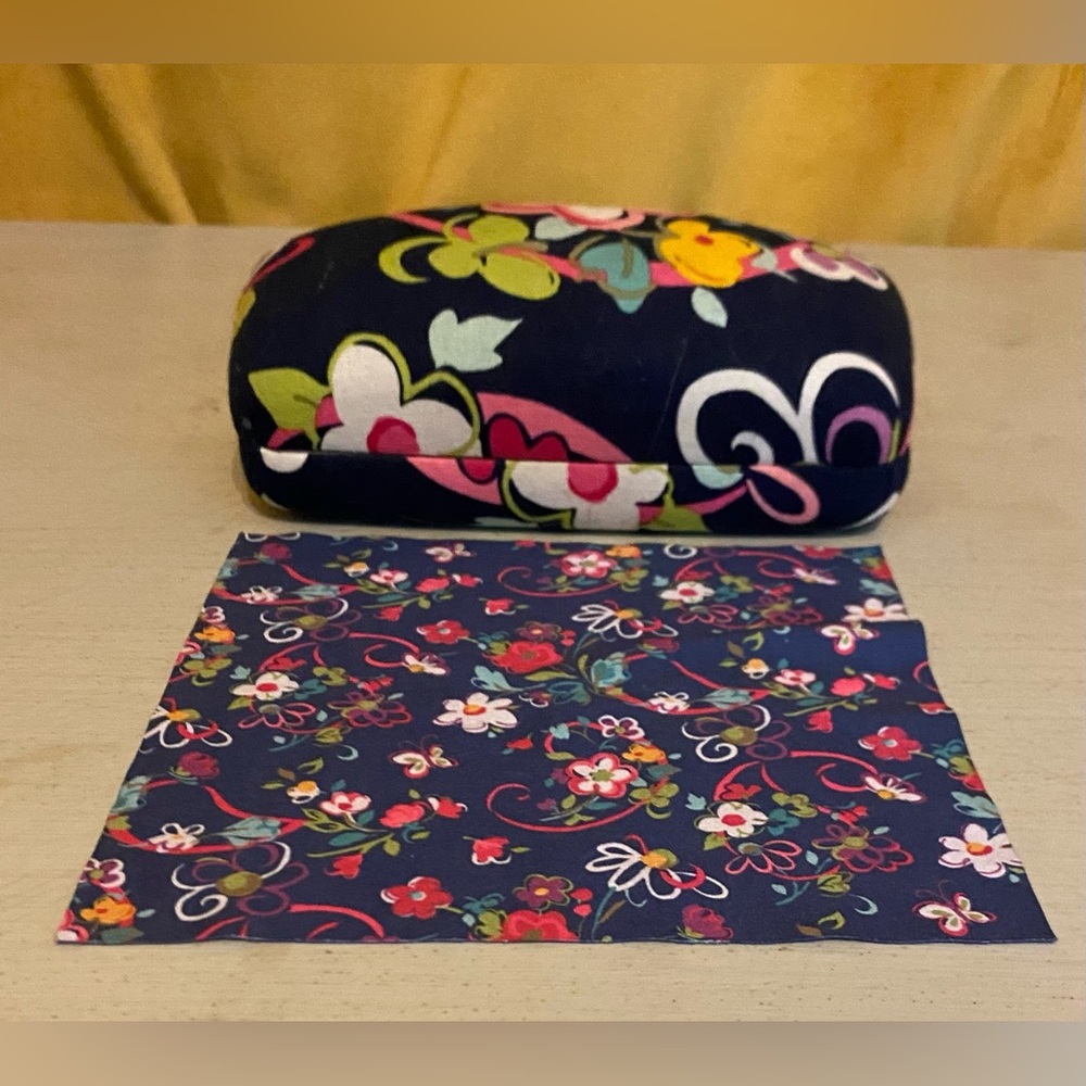 NWOT Vera Bradley Floral Glasses Case with signature cleaning cloth Navy Floral - Picture 3 of 7